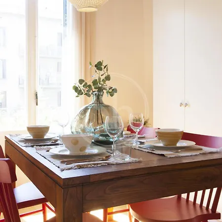 Al Lado De Sagrada Familia Apartment *
