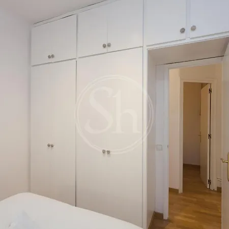 Al Lado De Sagrada Familia Apartment