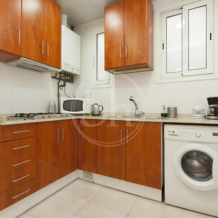 Al Lado De Sagrada Familia Apartment *